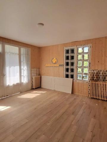 Vente                                                      Immeuble
                        
                     17 pièces                      213 m2                     à Lourdes