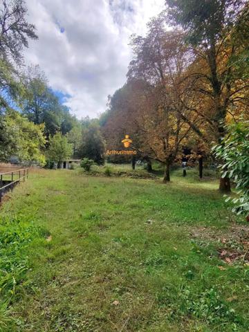 Vente                                                      Immeuble
                        
                     17 pièces                      213 m2                     à Lourdes