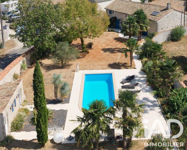 Maison à vendre 11 pièces 250 m² Vanzay