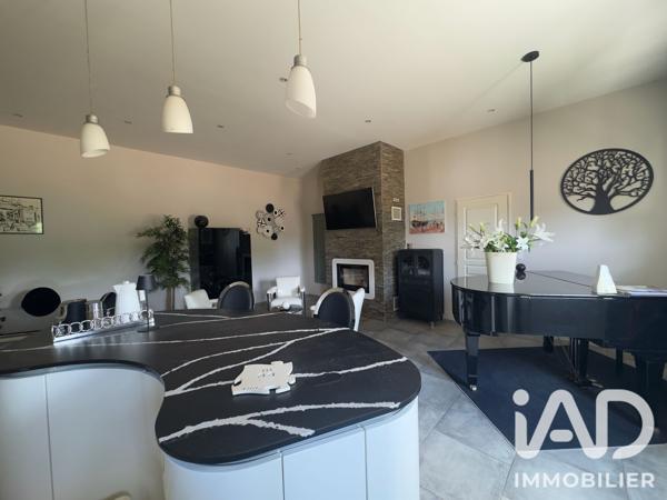 Maison à vendre 11 pièces 250 m² Vanzay