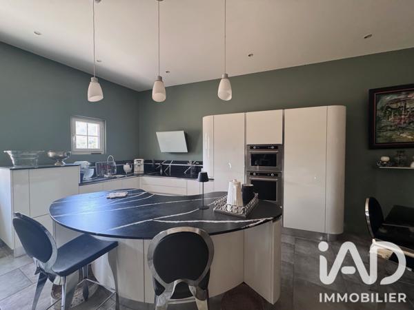 Maison à vendre 11 pièces 250 m² Vanzay
