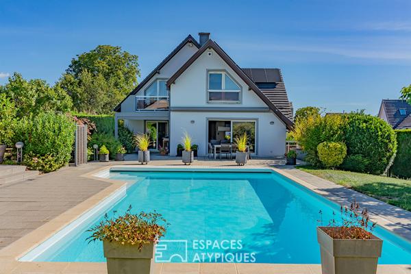 Maison d’architecte avec piscine et jardin paysager