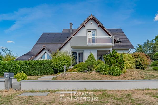 Maison d’architecte avec piscine et jardin paysager