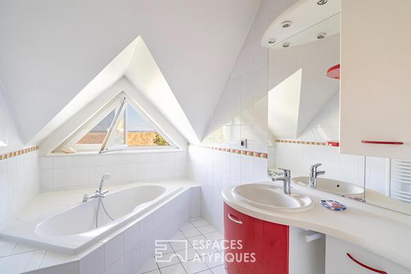 Maison d’architecte avec piscine et jardin paysager