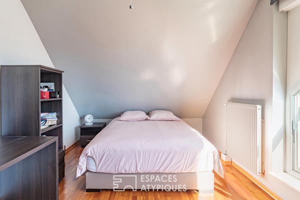 Maison d’architecte avec piscine et jardin paysager