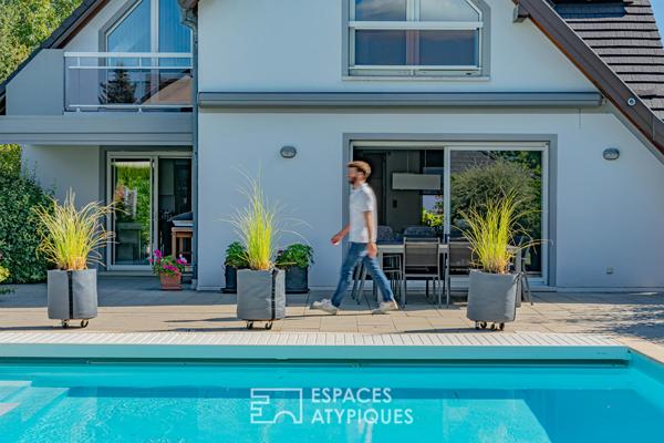 Maison d’architecte avec piscine et jardin paysager