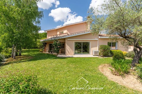 Maison de 200m², 4 chambres, bureau, 2 SDB, 3 WC, double garage, jardin piscinable.