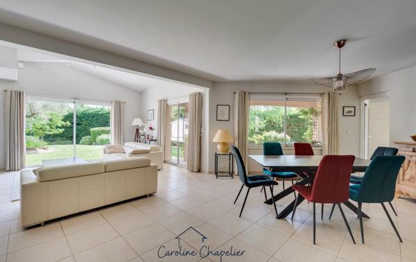 Maison de 200m², 4 chambres, bureau, 2 SDB, 3 WC, double garage, jardin piscinable.