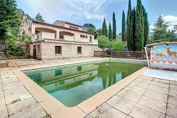 A VENDRE EN EXCLUSIVITÉ - Maison familiale 5 chambres avec piscine sur grand terrain aux Arcs-sur-Argens