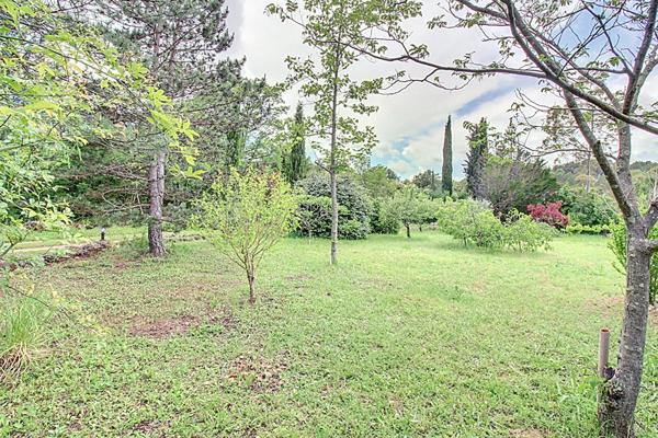 A VENDRE EN EXCLUSIVITÉ - Maison familiale 5 chambres avec piscine sur grand terrain aux Arcs-sur-Argens