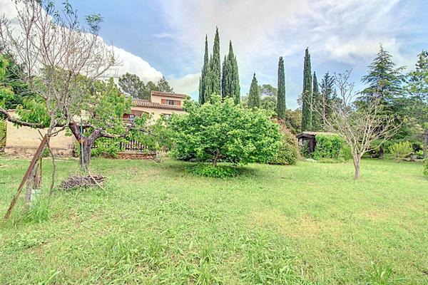 A VENDRE EN EXCLUSIVITÉ - Maison familiale 5 chambres avec piscine sur grand terrain aux Arcs-sur-Argens