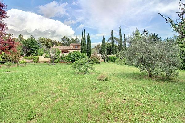 A VENDRE EN EXCLUSIVITÉ - Maison familiale 5 chambres avec piscine sur grand terrain aux Arcs-sur-Argens