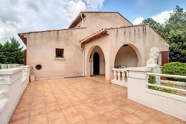 A VENDRE EN EXCLUSIVITÉ - Maison familiale 5 chambres avec piscine sur grand terrain aux Arcs-sur-Argens