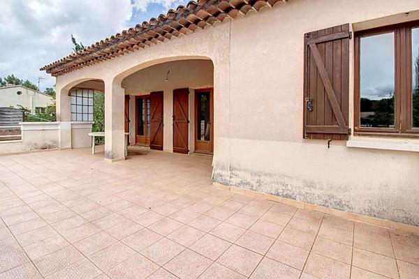 A VENDRE EN EXCLUSIVITÉ - Maison familiale 5 chambres avec piscine sur grand terrain aux Arcs-sur-Argens
