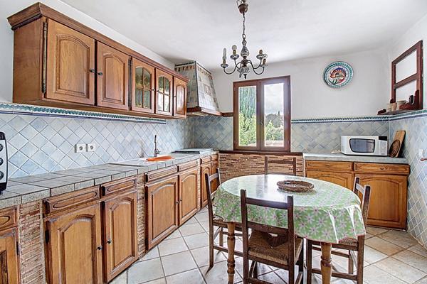 A VENDRE EN EXCLUSIVITÉ - Maison familiale 5 chambres avec piscine sur grand terrain aux Arcs-sur-Argens