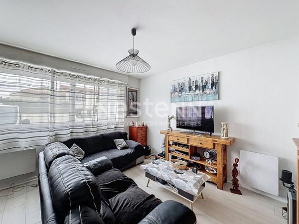 Appartement 2 pièces à vendre à La Rochelle - Bon état, proche commodités, moins d'un kilomètre de la mer.