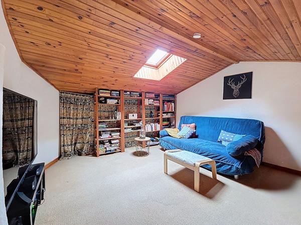 Maison lumineuse avec 3 chambres + bureau + mezzanine, terrasse et jardin piscinable à Castanet-Tolosan