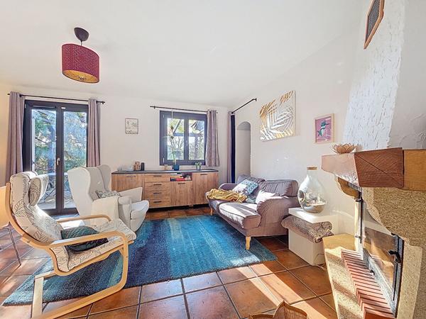 Maison lumineuse avec 3 chambres + bureau + mezzanine, terrasse et jardin piscinable à Castanet-Tolosan