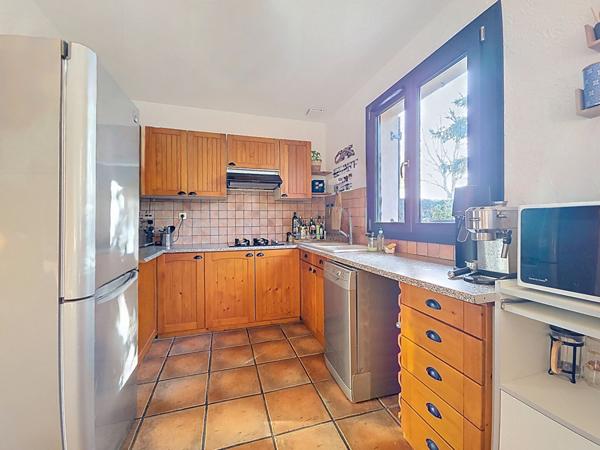 Maison lumineuse avec 3 chambres + bureau + mezzanine, terrasse et jardin piscinable à Castanet-Tolosan