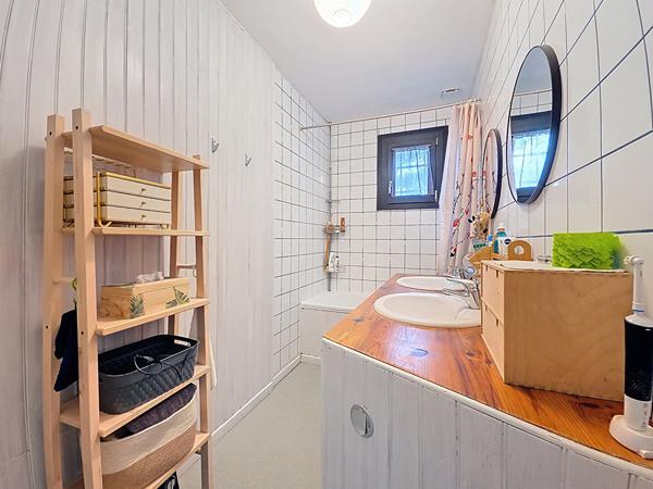 Maison lumineuse avec 3 chambres + bureau + mezzanine, terrasse et jardin piscinable à Castanet-Tolosan