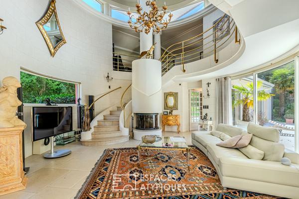 Villa d’architecte audacieuse proche du bourg