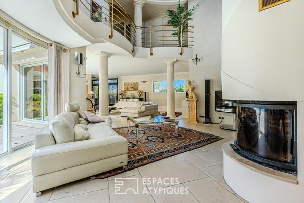 Villa d’architecte audacieuse proche du bourg