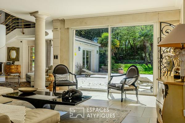 Villa d’architecte audacieuse proche du bourg