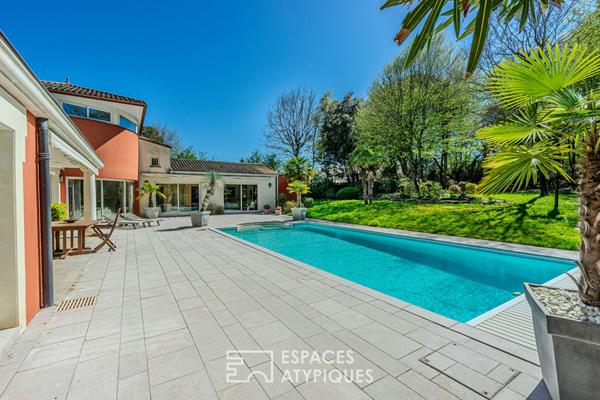 Villa d’architecte audacieuse proche du bourg