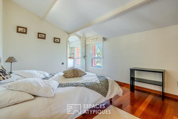 Villa d’architecte audacieuse proche du bourg