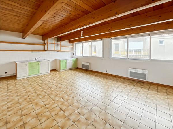 Appartement de caractère avec double espace de vie et combles exploitables ? Hyper centre de Challans