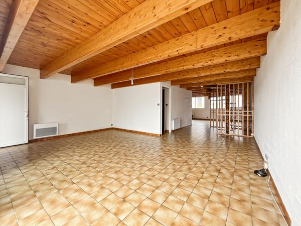 Appartement de caractère avec double espace de vie et combles exploitables ? Hyper centre de Challans