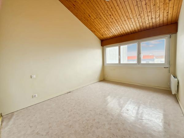 Appartement de caractère avec double espace de vie et combles exploitables ? Hyper centre de Challans