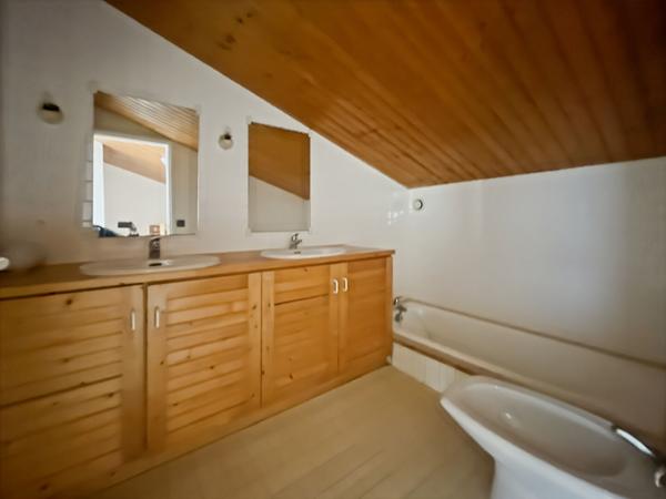 Appartement de caractère avec double espace de vie et combles exploitables ? Hyper centre de Challans