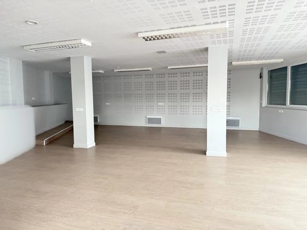 Location Bureau 4 pièces 219 m2 à Saint-Quentin