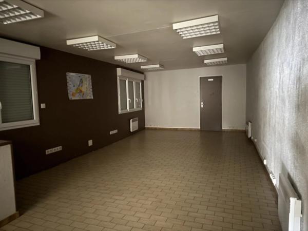 Location Bureau 4 pièces 219 m2 à Saint-Quentin