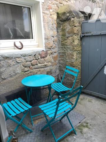 APPARTEMENT T2 + BOUTIQUE, PORT-LOUIS