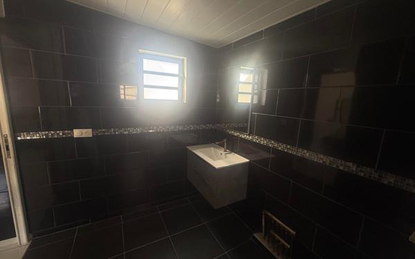 Maison à louer    1 pièce •  Saint-Laurent-du-Maroni