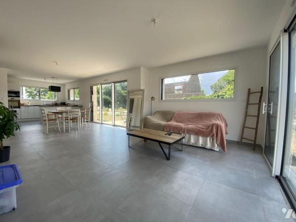 Seulement à l'étude de Vern-sur-Seiche - Rennes Métropole. 

Venez découvrir cette maison neu...