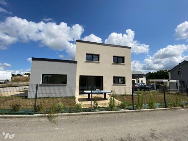 Seulement à l'étude de Vern-sur-Seiche - Rennes Métropole. 

Venez découvrir cette maison neu...