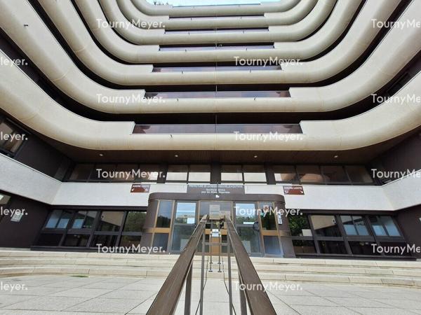 BUREAUX A LOUER OU A VENDRE - MERIADECK