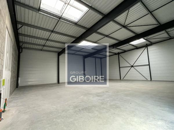 Local d'activites 298 m² à louer LA MEZIERE (réf : 35.6424)
