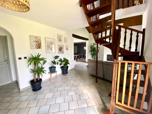 Maison pleine de charme de 5 pièces (DPE C/A) en excellent état avec grand terrain Proche de VILLENEUVE DE MARSAN (40) à SAINT GEIN