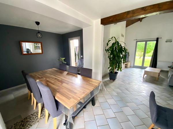 Maison pleine de charme de 5 pièces (DPE C/A) en excellent état avec grand terrain Proche de VILLENEUVE DE MARSAN (40) à SAINT GEIN