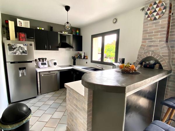 Maison pleine de charme de 5 pièces (DPE C/A) en excellent état avec grand terrain Proche de VILLENEUVE DE MARSAN (40) à SAINT GEIN