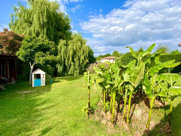 Maison pleine de charme de 5 pièces (DPE C/A) en excellent état avec grand terrain Proche de VILLENEUVE DE MARSAN (40) à SAINT GEIN