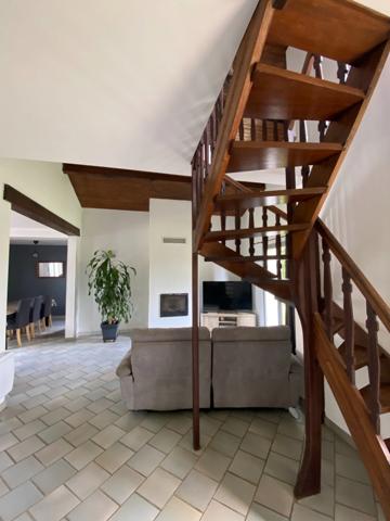 Maison pleine de charme de 5 pièces (DPE C/A) en excellent état avec grand terrain Proche de VILLENEUVE DE MARSAN (40) à SAINT GEIN