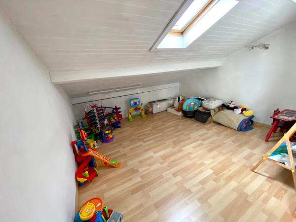 Maison pleine de charme de 5 pièces (DPE C/A) en excellent état avec grand terrain Proche de VILLENEUVE DE MARSAN (40) à SAINT GEIN