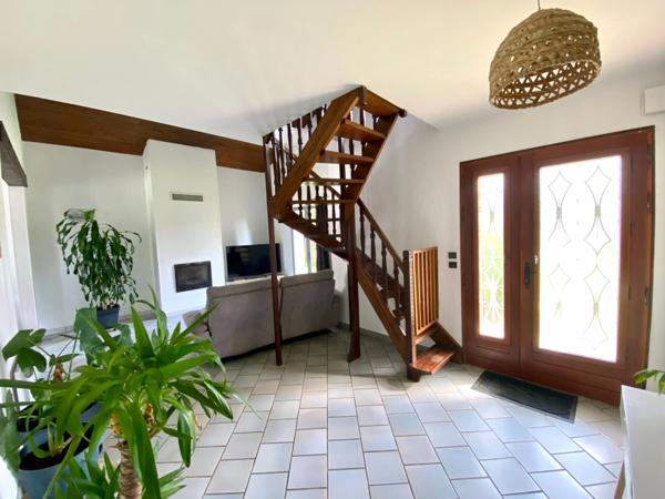 Maison pleine de charme de 5 pièces (DPE C/A) en excellent état avec grand terrain Proche de VILLENEUVE DE MARSAN (40) à SAINT GEIN