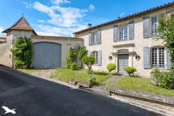 Maison à vendre 210 400 € Pérignac 10 p 246 m² DPE F