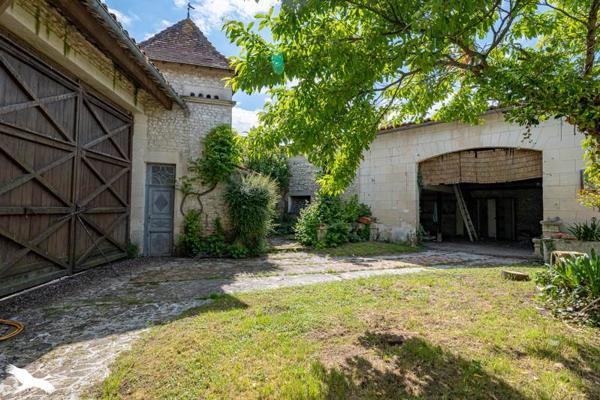 Maison à vendre 210 400 € Pérignac 10 p 246 m² DPE F